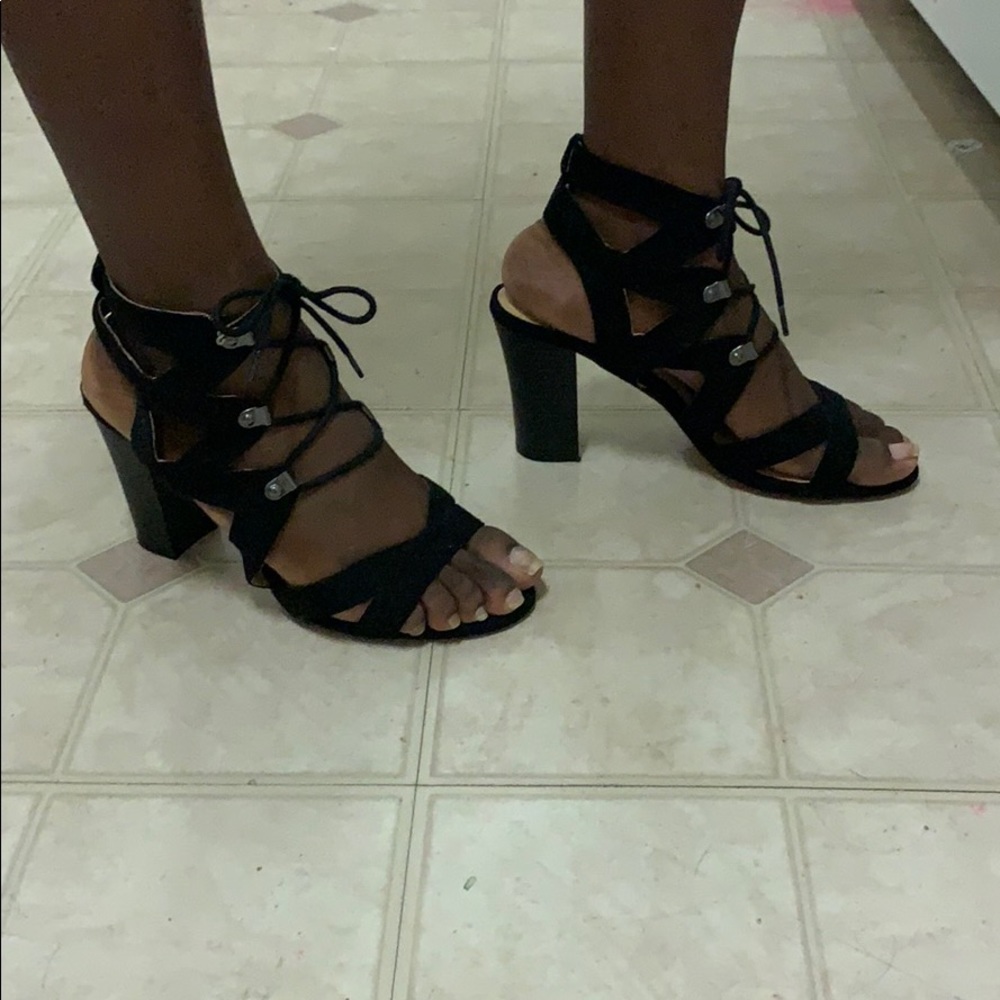 Heels - Picture 3 of 3